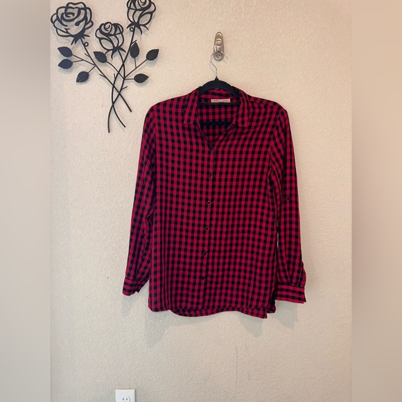 Philosophy Red and Black Plaid Button Up Adjustable Sleeves Size Small - Picture 2 of 9